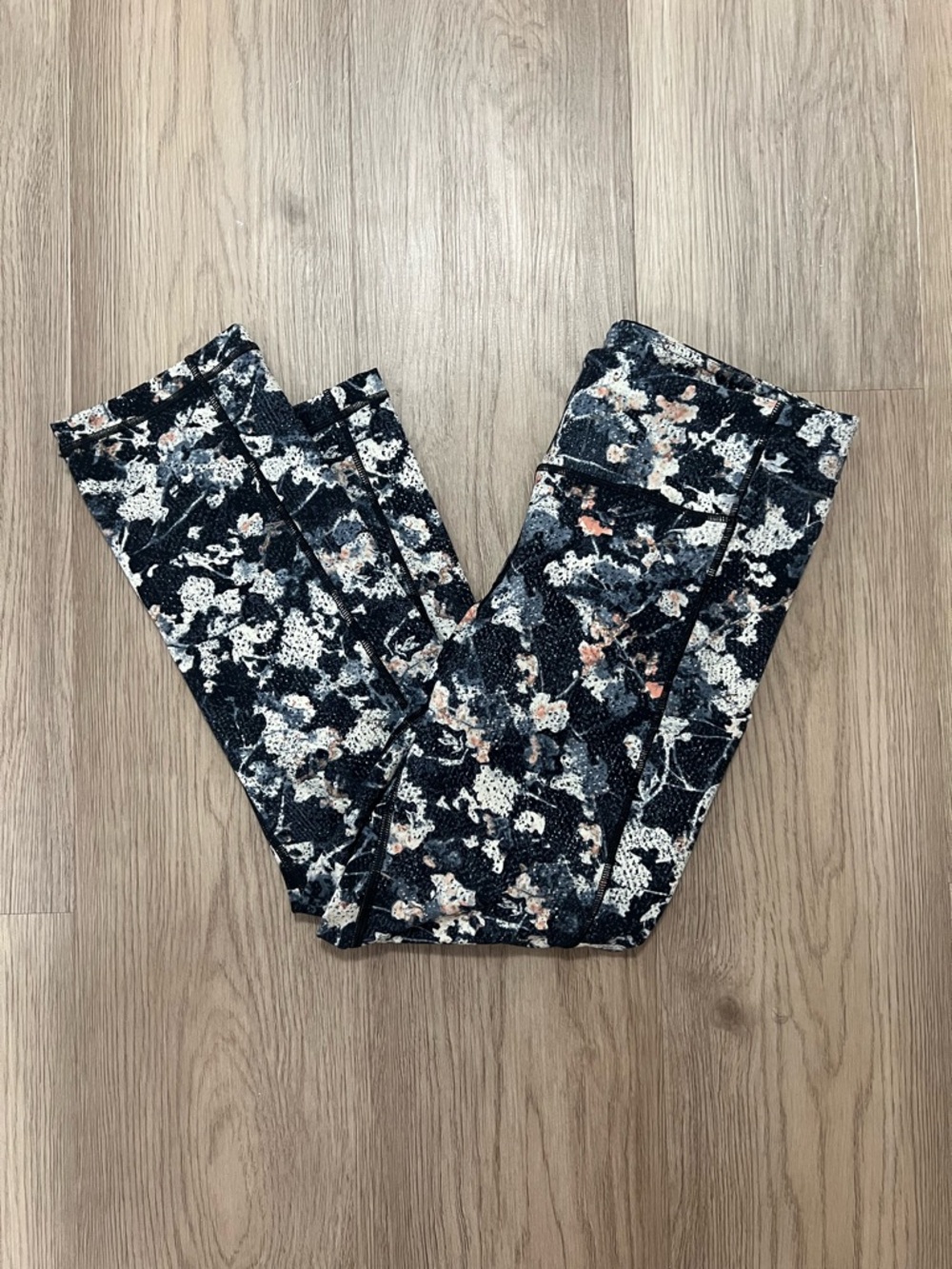 Lululemon Speed Up Cropped Leggings in Spring Bloom Size 6